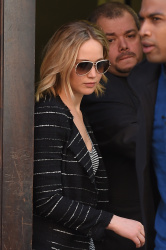 Jennifer Lawrence - Нью-Йорк, 4 апреля 2015 (27xHQ) 0PVS2EmA