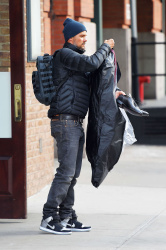 Josh Duhamel - Josh Duhamel - is spotted out and about in New York City, New York - February 24, 2015 - 26xHQ 1e4Kp23A