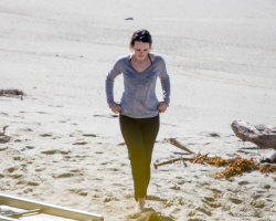 Rachel McAdams - on the set of 'True Detective' in Malibu - February 24, 2015 (25xHQ) 1wnyO8dC
