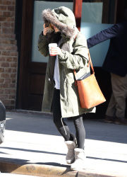 Sienna Miller - Out and about in New York City - February 11, 2015 (30xHQ) 1yMDIWoe