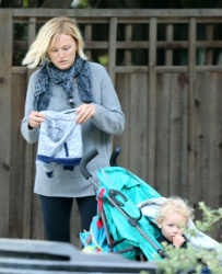Malin Akerman - Out with her son in LA- February 20, 2015 (25xHQ) 24DFtAAP