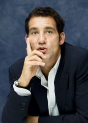 Clive Owen - "The Boys are Back" press conference portraits by Armando Gallo (Toronto, September 15, 2009) - 15xHQ 29myiPSK