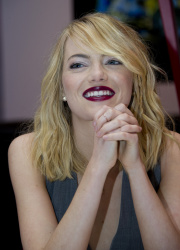 Emma Stone - The Amazing Spider Man 2 press conference portraits by Magnus Sundholm (Los Angeles, November 17, 2013) - 11xHQ 2c78syop