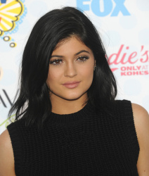 Kendall & Kylie Jenner - At the FOX's 2014 Teen Choice Awards, August 10, 2014 - 115xHQ 3bSSF68o