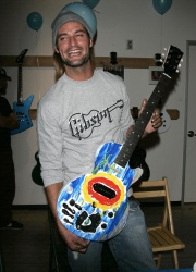 Josh Holloway - Gibson Guitar Paint for Pep Charity Event December 4, 2004 - Gibson Baldwin Showroom Beverly Hills, CA - 15xHQ 3l24jHZE