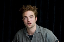 Robert Pattinson - The Twilight Saga Breaking Dawn Part 2 press conference portraits by Magnus Sundholm (San Diego, July 12, 2012) - 13xHQ 3ppd0Jdg