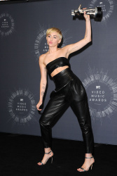 Miley Cyrus - 2014 MTV Video Music Awards in Los Angeles, August 24, 2014 - 350xHQ 49NhpmE0