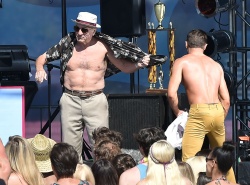 Zac Efron & Robert De Niro - On the set of Dirty Grandpa in Tybee Island,Giorgia 2015.04.30 - 140xHQ 4DN8B1bj