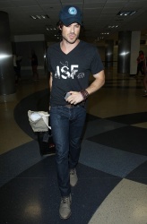 Ian Somerhalder - Arriving at LAX airport in Los Angeles - July 13, 2014 - 17xHQ 4i2XxyTu
