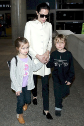 Angelina Jolie - LAX Airport - February 11, 2015 (185xHQ) 4j8OeMKp