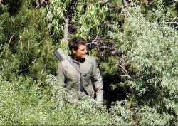 Tom Cruise - on the set of 'Oblivion' in June Lake, California - July 10, 2012 - 15xHQ 4twSvcyl