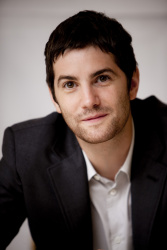Jim Sturgess - "One Day" press conference portraits by Armando Gallo (New York City, August 10, 2011) - 14xHQ 5s0QOrsn
