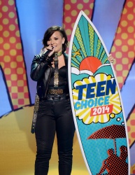 Demi Lovato and Cher Lloyd - Performing Really Don't Care at the Teen Choice Awards. August 10, 2014 - 45xHQ 6OYUtKxl