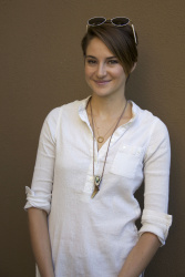 Shailene Woodley - Divergent press conference portraits by Herve Tropea (Los Angeles, Beverly Hills, March 8, 2014) - 7xHQ 6TJaGZSU