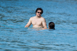 Mark Wahlberg - and his family seen enjoying a holiday in Barbados (December 26, 2014) - 165xHQ 6vZY5jGw