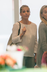 Sarah Michelle Gellar - Out and about in Santa Monica, 6 апреля 2015 (49xHQ) 6vozY7lY