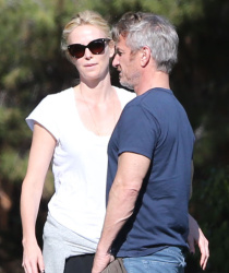 Sean Penn and Charlize Theron - enjoy a day the park in Studio City, California with Charlize's son Jackson on February 8, 2015 (28xHQ) 7fSg4Q8z