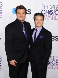 Nathan Fillion - Nathan Fillion - 39th Annual People's Choice Awards at Nokia Theatre in Los Angeles (January 9, 2013) - 28xHQ 85yHH2VQ