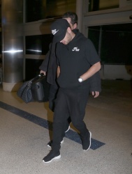 Liam Payne - At the LAX Airport in Los Angeles, California - February 3, 2015 - 11xHQ 8P3FMwDD