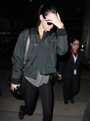 Kendall Jenner - Arriving at LAX airport, 2 января 2015 (55xHQ) 8PNgM9TL
