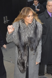 Jennifer Lopez - Leaving 'Good Morning America' in NYC, 19 января 2015 (16xHQ) 9n2E6xXl