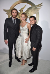 Liam Hemsworth, Jennifer Lawrence, Josh Hutcherson - 'The Hunger Games: Mockingjay - Part 1'Los Angeles Premiere at Nokia Theatre L.A. Live, Лос-Анджелес, 17 ноября 2014 (119xHQ) A4U8lwLi