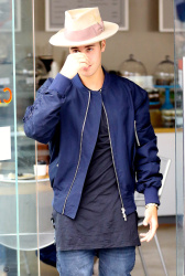 Justin Bieber - Seen out with Jazmyn in Los Angeles, California (2015.04.23) - 24xHQ AKjvLQJJ