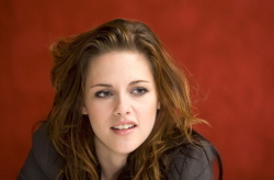 Kristen Stewart - Vera Anderson Portrait Session during Twilight Press Conference in Beverly Hills, 11.08.2008 - 10xHQ AuucOWUL