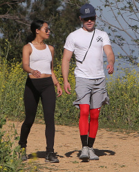 Zac Efron & Sami Miró - take a hike in Griffith Park,Los Angeles 2015.03.08 - 29xHQ Aw3ikk8D