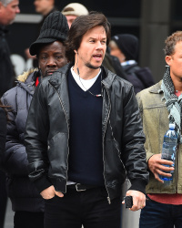 Mark Wahlberg - Mark Wahlberg - talking on his phone seen walking around New York City (December 14, 2014) - 19xHQ BIMSxwND
