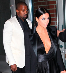 Kim Kardashian and Kanye West - In New York, 8 января 2015 (42xHQ) BKuatCdN