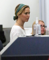 Jennifer Lawrence - arriving at LAX airport in Los Angeles, 5 января 2015 (13xHQ) C2V5SmH7