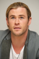 Chris Hemsworth - The Avengers press conference portraits by Vera Anderson (Beverly Hills, April 13, 2012) - 8xHQ CDdQUpTh