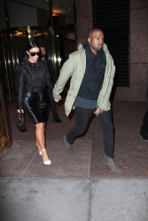 Kim Kardashian and Kanye West - Out and about in New York City, 8 января 2015 (54xHQ) CpugB72o