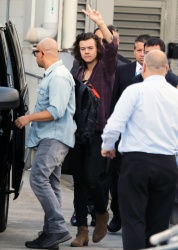 Harry Styles - Arriving into Sydney Airport in Sydney, Australia - February 5, 2015 - 13xHQ D0d0Tvcv