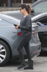 Eva Longoria - booty in tights while shopping in Malibu, 14 января 2015 (8xHQ) E0SWHqxd