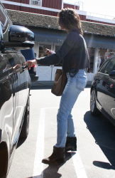 Alessandra Ambrosio - at the Brentwood Country Mart in Los Angeles (2015.03.02.) (15xHQ) EI0Prvnr
