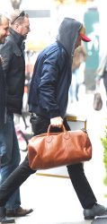 Ryan Gosling - Out and about in NYC - April 10, 2015 - 2xHQ EJbg0Y0W