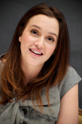 Leighton Meester - Leighton Meester - Country Strong press conference portraits by Vera Anderson (New York, December 6, 2010) - 6xHQ F0RCMuqd