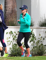 Reese Witherspoon - Out jogging in Brentwood - February 28, 2015 (15xHQ) F6Ta1K1u