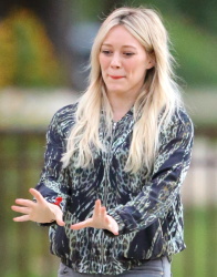 Hilary Duff - at Coldwater Canyon Park in Beverly Hills, 23 января 2015 (30xHQ) FWQwE1VO