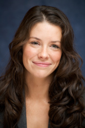 Evangeline Lilly, Naveen Andrews  - "Lost" press conference portraits by Vera Anderson 2008 - 17xHQ FnIl2UGr
