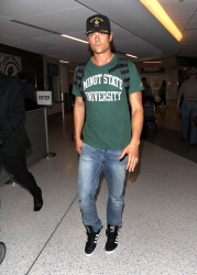 Josh Duhamel - Josh Duhamel - Arriving at LAX Airport in LA - April 23, 2015 - 24xHQ G81Mlvgk
