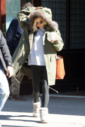 Sienna Miller - Out and about in New York City - February 11, 2015 (30xHQ) GVeSkoeY