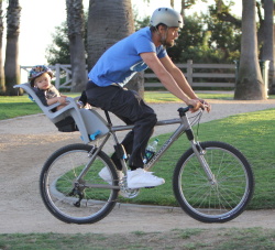 Josh Duhamel - took his son Axl for a bike ride in Santa Monica - March 7, 2015 - 32xHQ HZyVnV9E