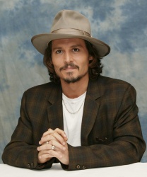Johnny Depp - "Pirates of the Caribbean: Dead Man's Chest" press conference portraits by Armando Gallo (Los Angeles, June 22, 2006) - 16xHQ I0H9ifh0