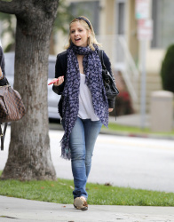 Sarah Michelle Gellar - out and about in Brentwood, 30 января 2015 (28xHQ) IdzJuyyG