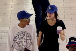 Kendall Jenner - Shopping with a friend in Los Angeles, February 5, 2015 (12xHQ) InqFBCyA