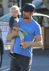Josh Duhamel - took his son Axl for a bike ride in Santa Monica - March 7, 2015 - 32xHQ ItvZ7yJY