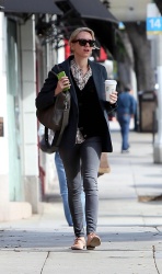 Naomi Watts - Out and about in Los Angeles, 28 января 2015 (8xHQ) IydtJFS2